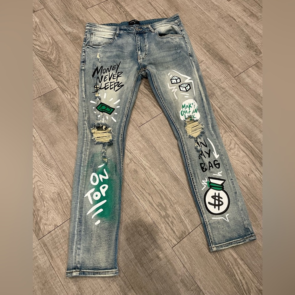 CPTL Denim Men’s Size 36 Distressed Stretch Denim “MONEY” Graphics lt wash Jeans
